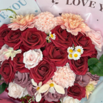 Bouquet Éternel « Love You » – Roses Élégantes & Fleurs Délicates