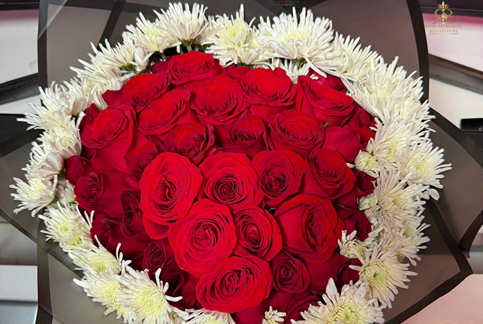 cadeaufleuresymbolique Élégance Passion – Bouquet de Roses Rouges et Fleurs Blanches – Image 1