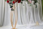 Centre de Table Design Métal – Support à Fleurs Doré ou Blanc (Location) – Image 4