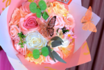 Bouquet de fleurs synthétiques